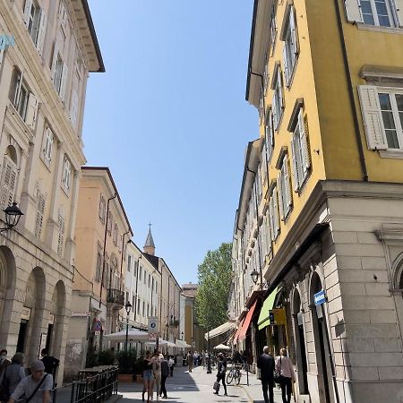 Appartamento Cavana 3 Tirabora Short Rent Trieste Esterno foto